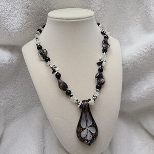 Vintage Blown Glass Beaded Necklace with Calla Lily Design